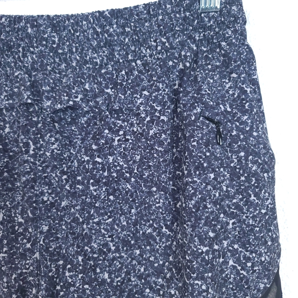 ATHLETA Printed Mesh Racer Run Shorts 4" - Picture 9 of 10
